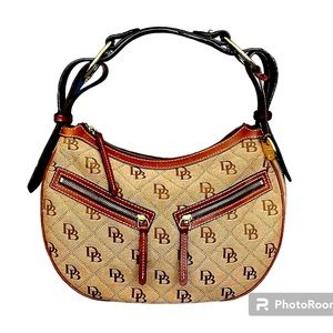 D&B Midsize Saddle Style Handbag
